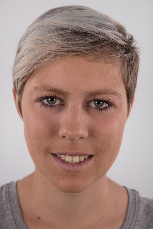 1. Download full pics of Michaela (21) from czechcasting.com