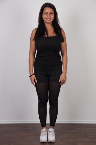 2. Download full pics of model Veronika (25) from czechcasting.com