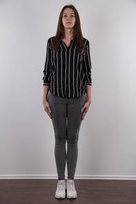 2. Download full pics of Sarka (25) from czechcasting.com