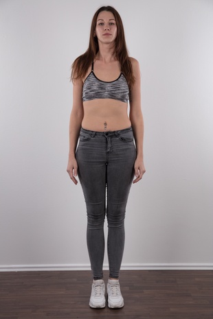 3. Download full pics of model Sarka (25) from czechcasting.com