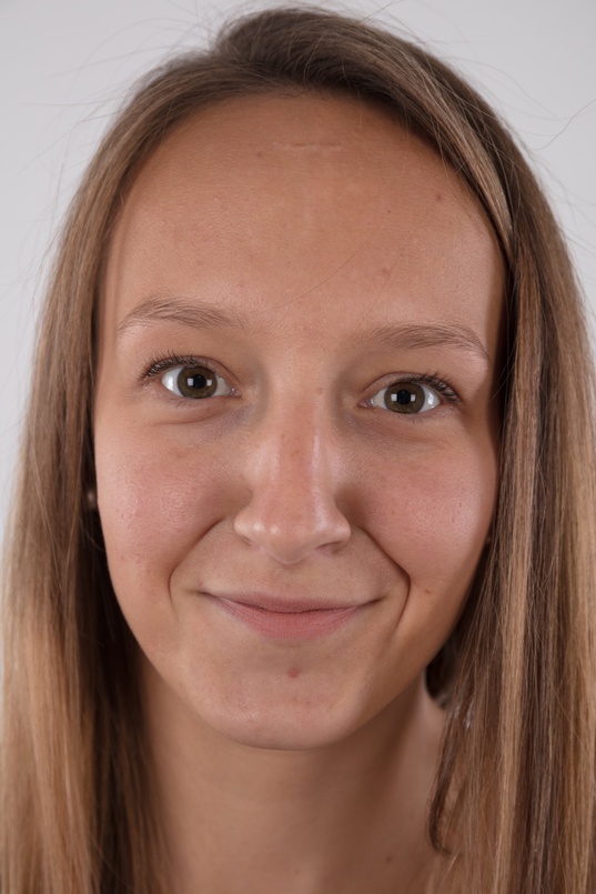 1. Download full pics of Adina (25) from czechcasting.com