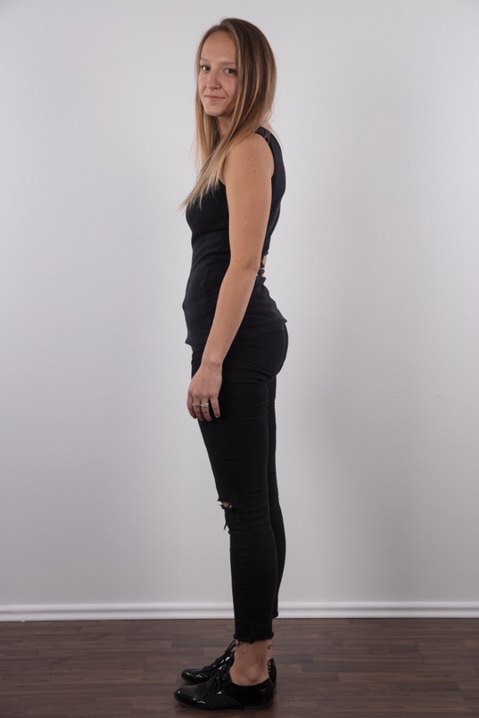 4. Download full pics of Adina (25) from czechcasting.com