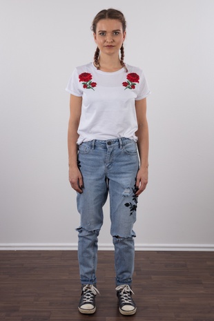 2. Download full pics of model Patricie (24) from czechcasting.com