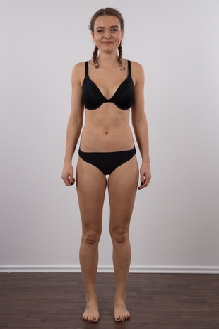 7. Download full pics of model Patricie (24) from czechcasting.com