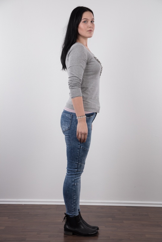 3. Download full pics of Aneta (20) from czechcasting.com