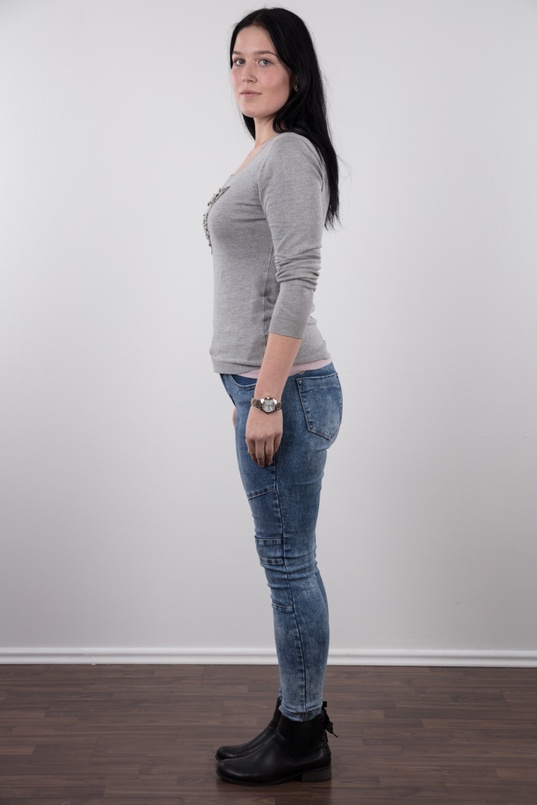 4. Download full pics of Aneta (20) from czechcasting.com