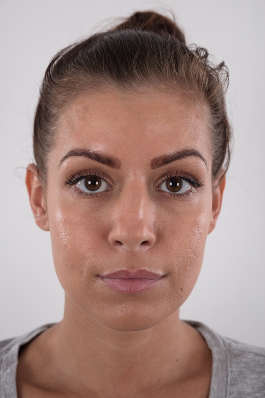 1. Download full pics of Nikol (26) from czechcasting.com