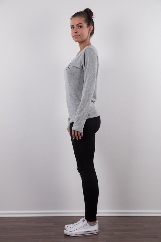 4. Download full pics of Nikol (26) from czechcasting.com