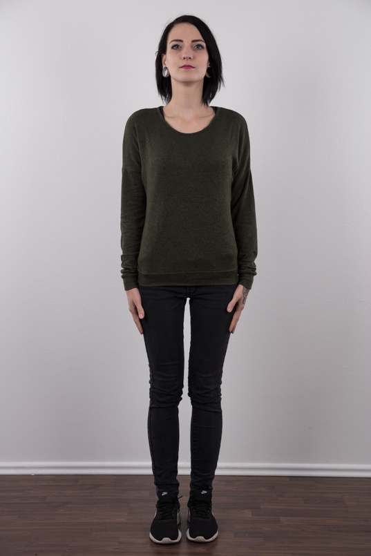 2. Download full pics of Anna (23) from czechcasting.com