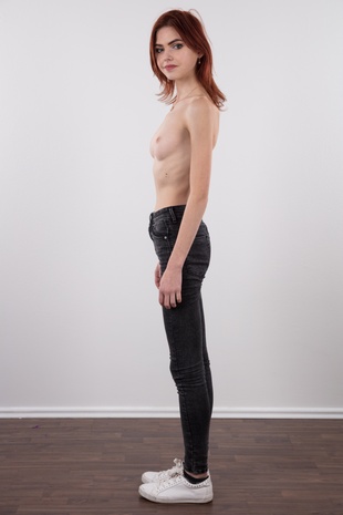 6. Download full pics of model Andrea (18) from czechcasting.com