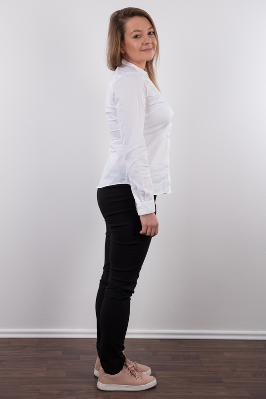 3. Download full pics of Irena (25) from czechcasting.com