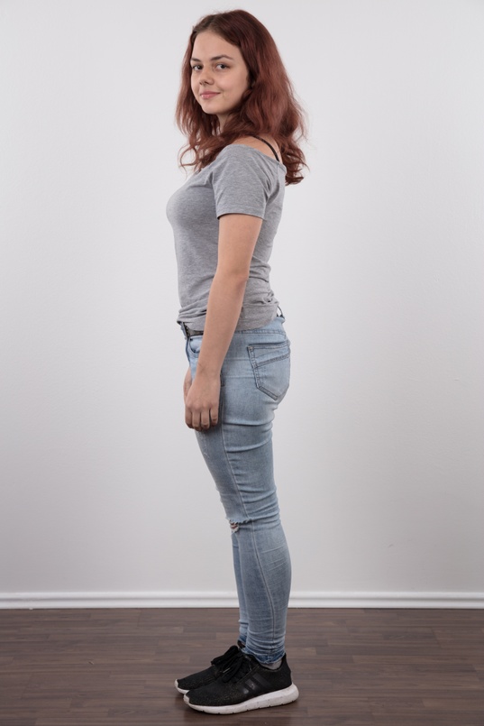 4. Download full pics of Vanesa (20) from czechcasting.com