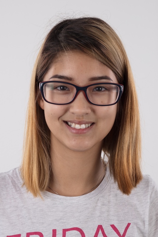 1. Download full pics of Katka (18) from czechcasting.com