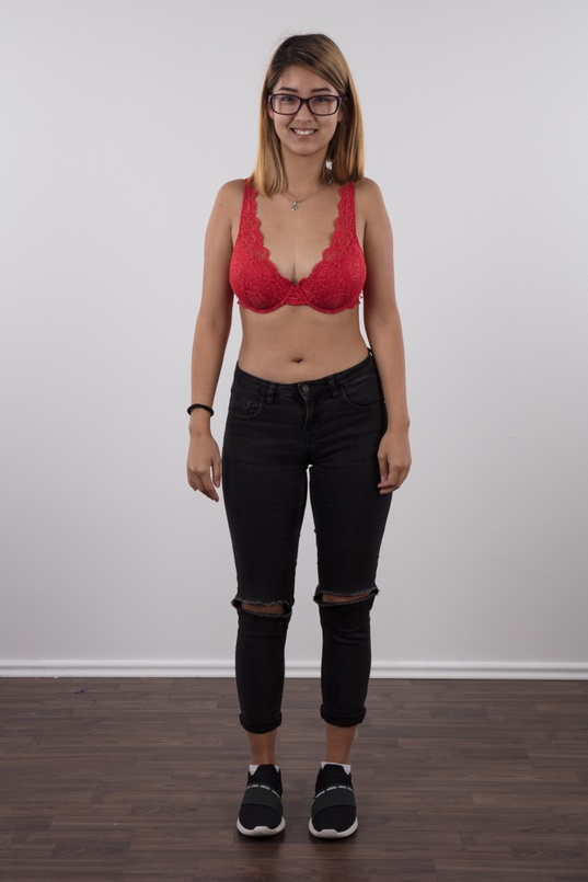 5. Download full pics of Katka (18) from czechcasting.com