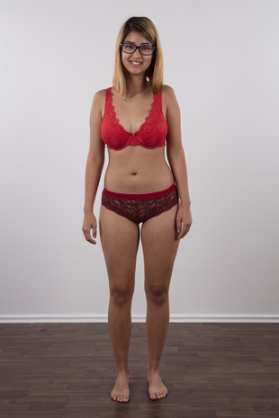 6. Download full pics of model Katka (18) from czechcasting.com