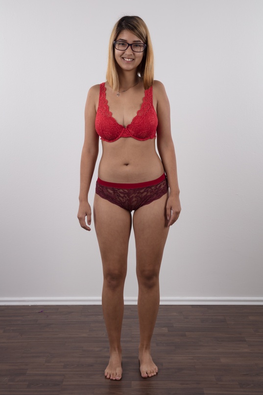 6. Download full pics of Katka (18) from czechcasting.com