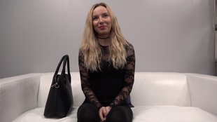 1. Download full pics of Jana (23) from czechcasting.com