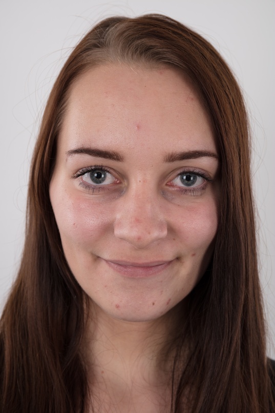 1. Download full pics of Lucka (19) from czechcasting.com