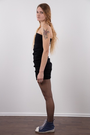 4. Download full pics of model Lenka (29) from czechcasting.com