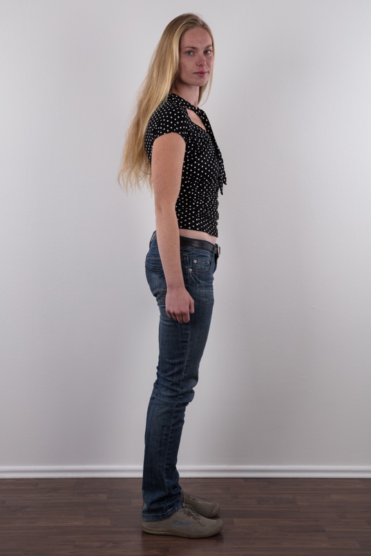 3. Download full pics of Tereza (25) from czechcasting.com