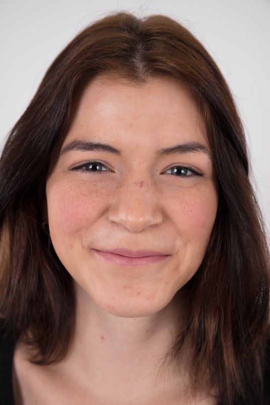 1. Download full pics of Sandy (18) from czechcasting.com