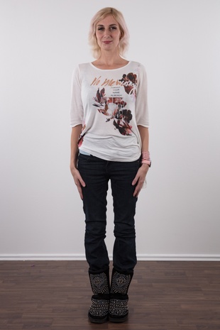 2. Download full pics of model Veronika (35) from czechcasting.com