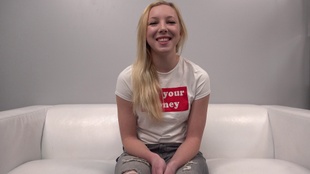 1. Download full pics of Eva (20) from czechcasting.com