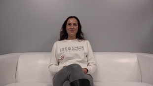 1. Download full pics of Jarka (34) from czechcasting.com