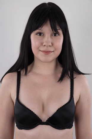 5. Download full pics of model Karolina (22) from czechcasting.com