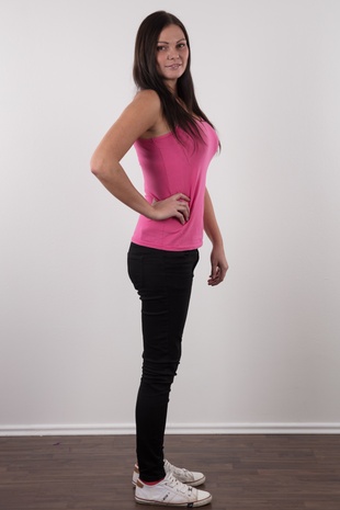 3. Download full pics of model Simona (29) from czechcasting.com