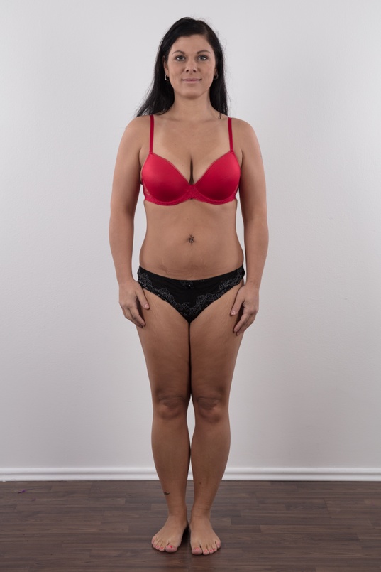 6. Download full pics of Jana (33) from czechcasting.com