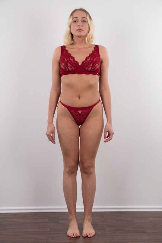 5. Download full pics of Radka (18) from czechcasting.com