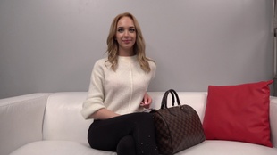 1. Download full pics of Tatiana (20) from czechcasting.com