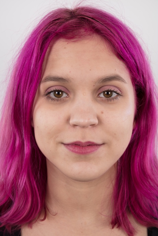 1. Download full pics of Tereza (18) from czechcasting.com