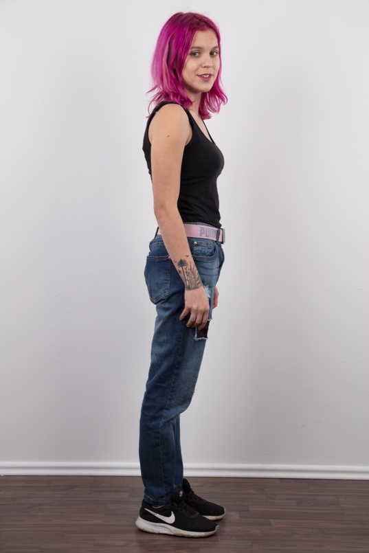 3. Download full pics of Tereza (18) from czechcasting.com