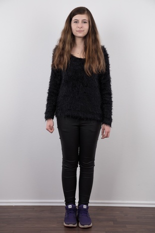 2. Download full pics of model Michaela (21) from czechcasting.com