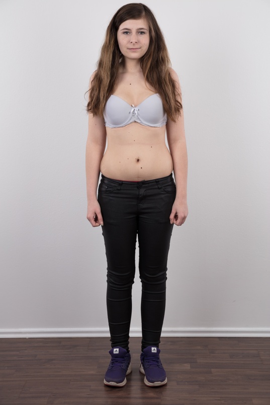 5. Download full pics of Michaela (21) from czechcasting.com