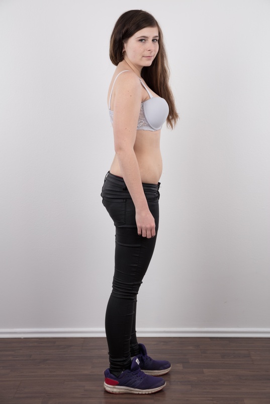 6. Download full pics of Michaela (21) from czechcasting.com