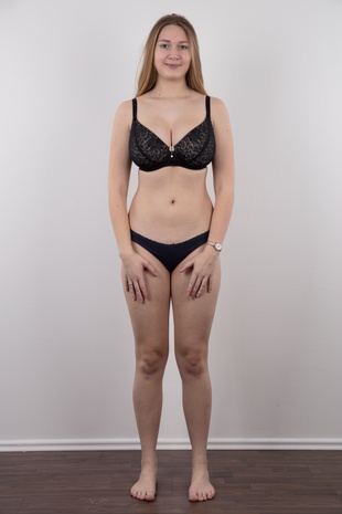 7. Download full pics of model Katerina (19) from czechcasting.com