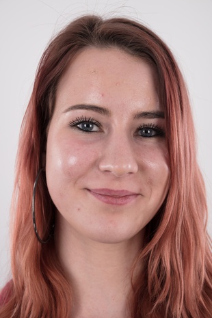 1. Download full pics of model Kristyna (21) from czechcasting.com