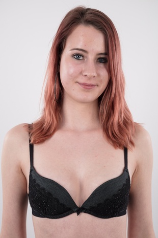5. Download full pics of model Kristyna (21) from czechcasting.com