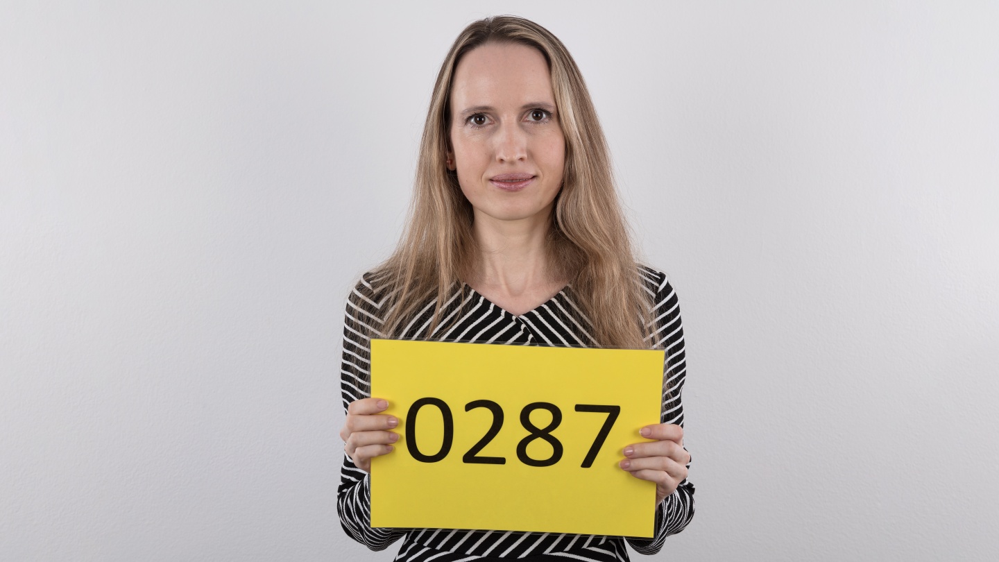 Julie (39)