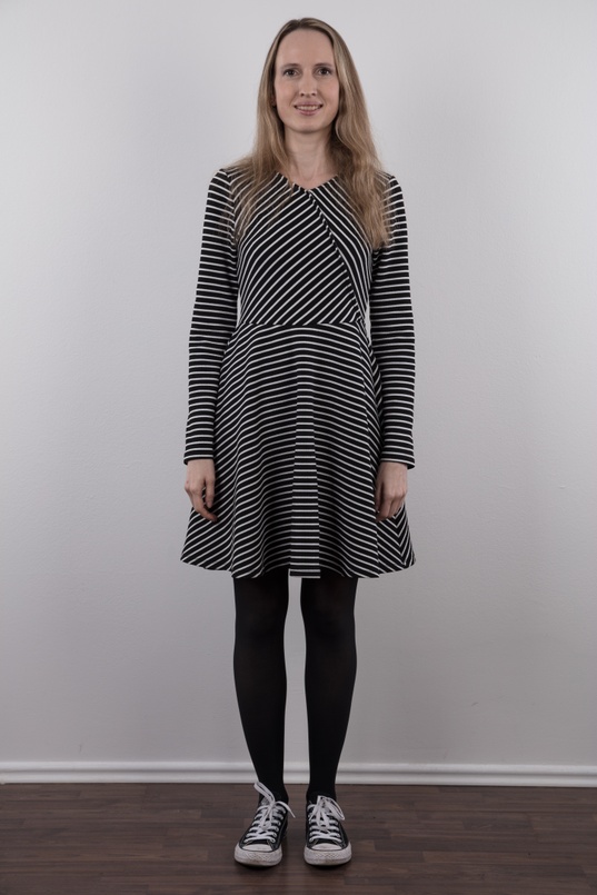 2. Download full pics of Julie (39) from czechcasting.com