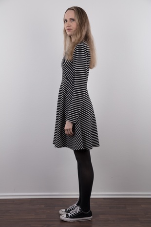 4. Download full pics of model Julie (39) from czechcasting.com