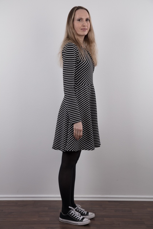 3. Download full pics of Julie (39) from czechcasting.com