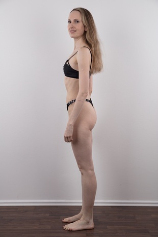6. Download full pics of model Julie (39) from czechcasting.com