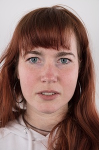 1. Download full pics of Jana (31) from czechcasting.com