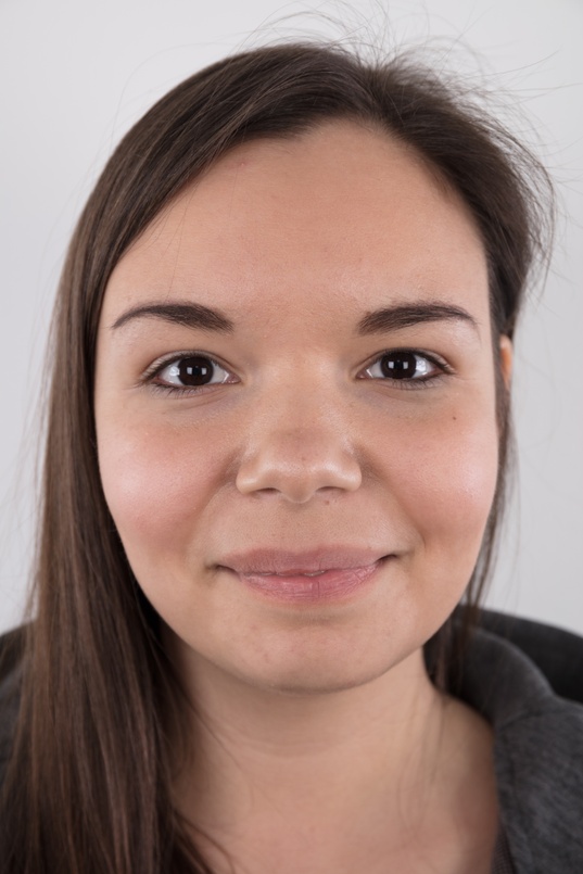 1. Download full pics of Alena (23) from czechcasting.com