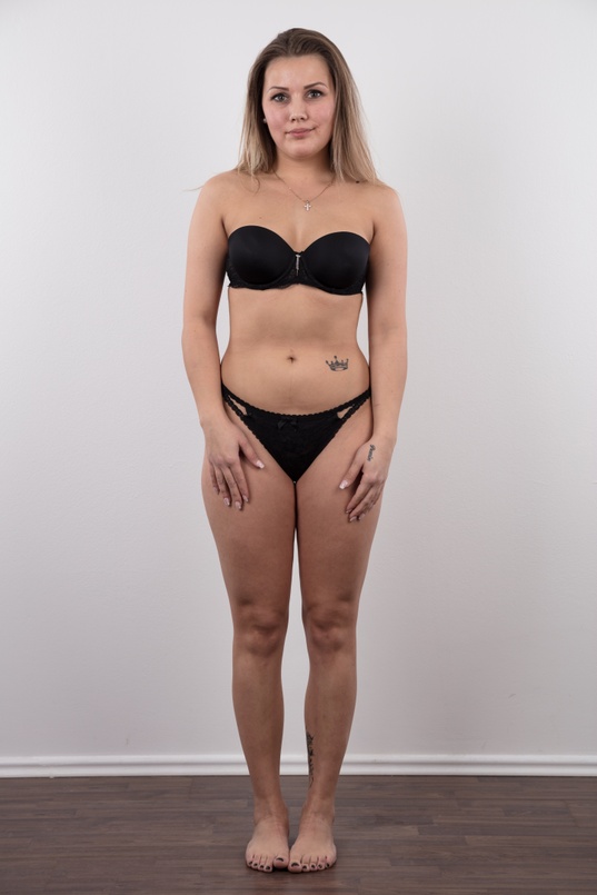 6. Download full pics of Nicol (23) & Yuriy from czechcasting.com