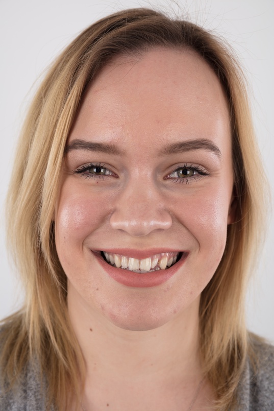 1. Download full pics of Pavla (20) from czechcasting.com